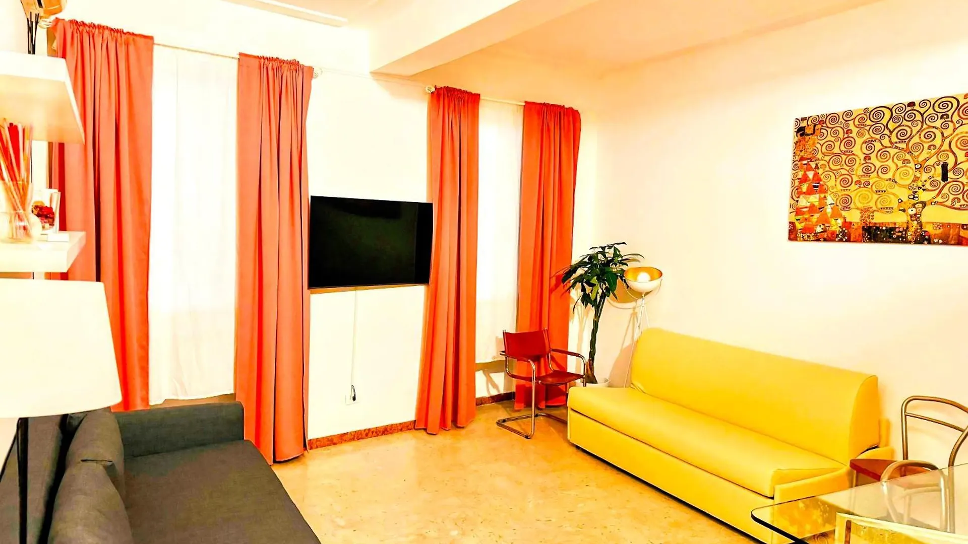 Apartment Colosseobb Rome Italy